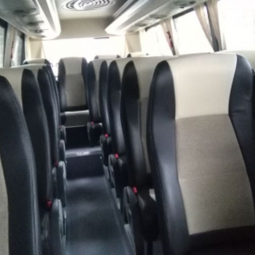 Interior de autobús con 20 plazas